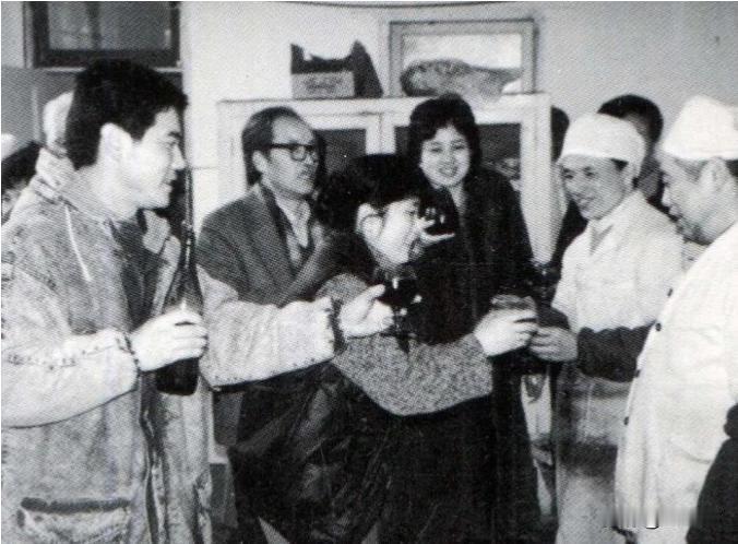 银幕下的李秀明
图一 几位北影演员大家都熟悉
图二 跟李秀明握手的？
图三 李秀