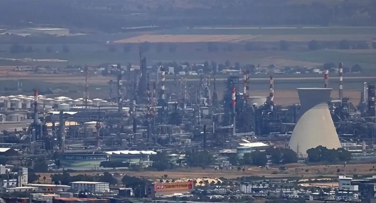 2026年3月7日，中东战场，美以联军首炸伊朗能源心脏，伊朗导弹狠砸以色列最大炼