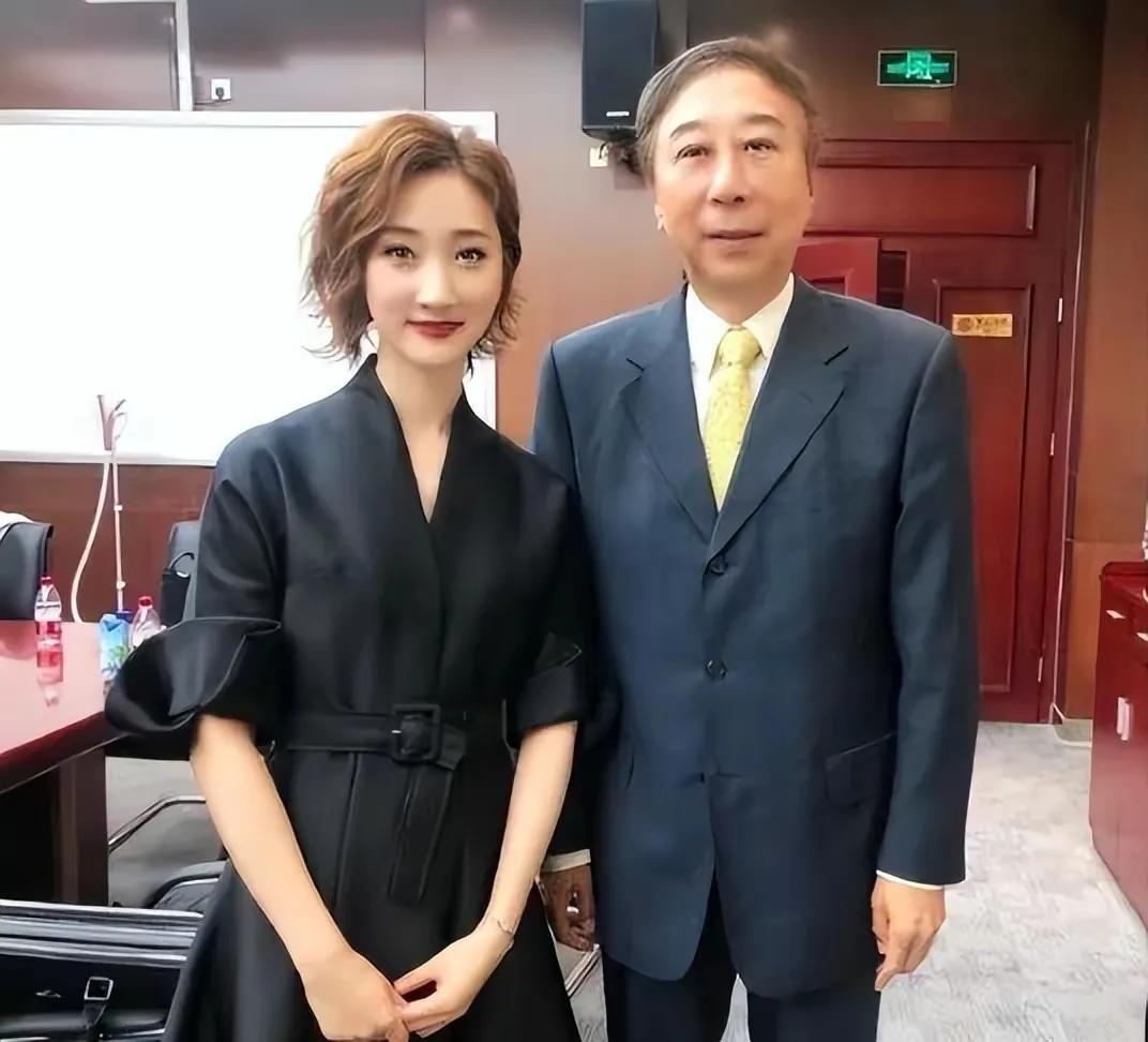 冯巩的媳妇还是头一回见，怎么看都不像同龄人……