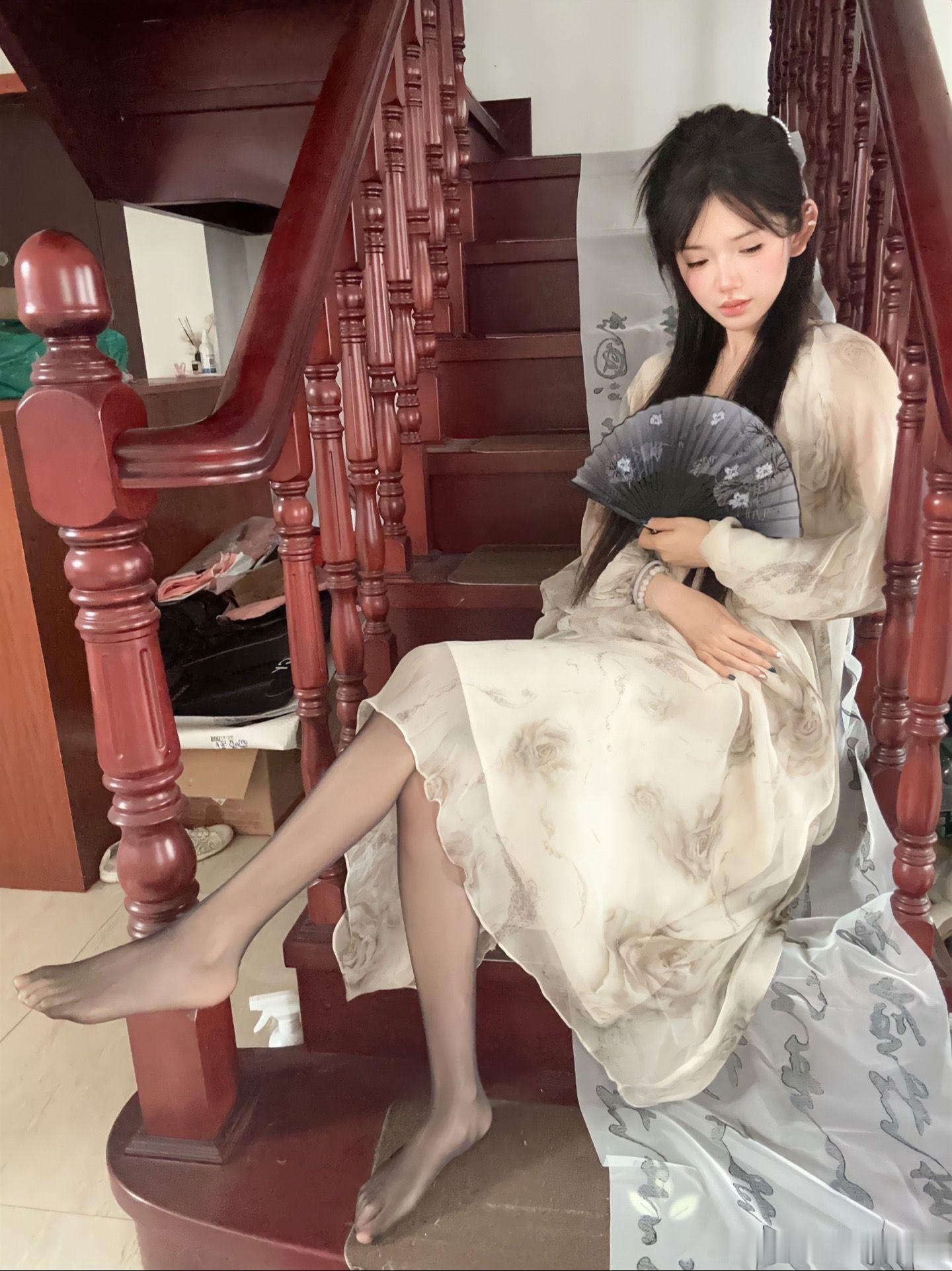 是黑丝还是灰丝？ ​​​