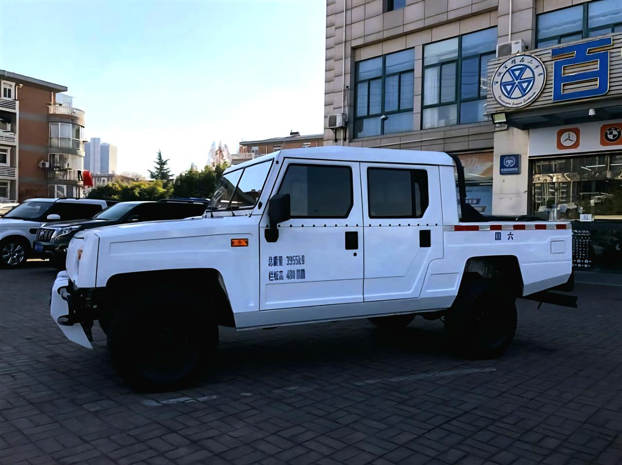 国内皮卡版的北汽勇士还是相对少见一些的，越野圈里的北汽勇士更是少见的很。这台车其