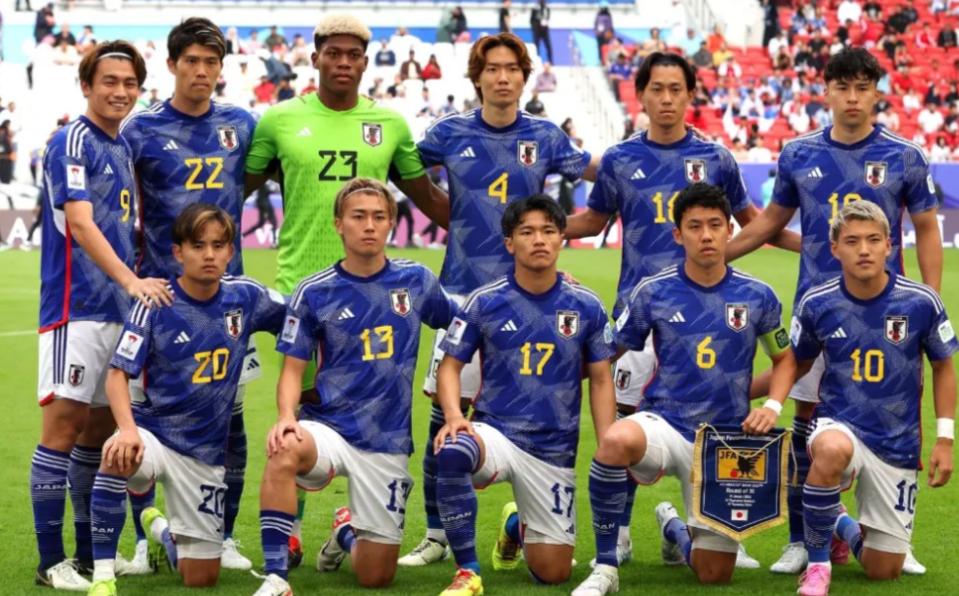 日本队，是世界杯赛场上一个很奇怪的存在。他能干掉德国，也能掀翻西班牙，小组赛踢得