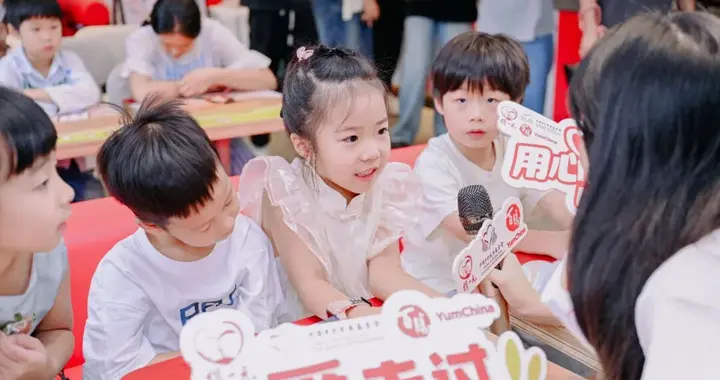 福州光明港畔，肯德基上演暖心接力！