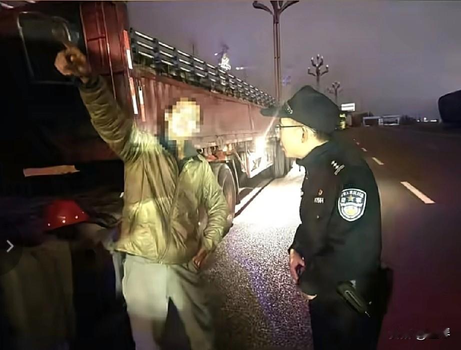 宜宾货运场4起偷油案，团伙“油耗子”们终于落网！
 


“刚加满的油，一夜之间