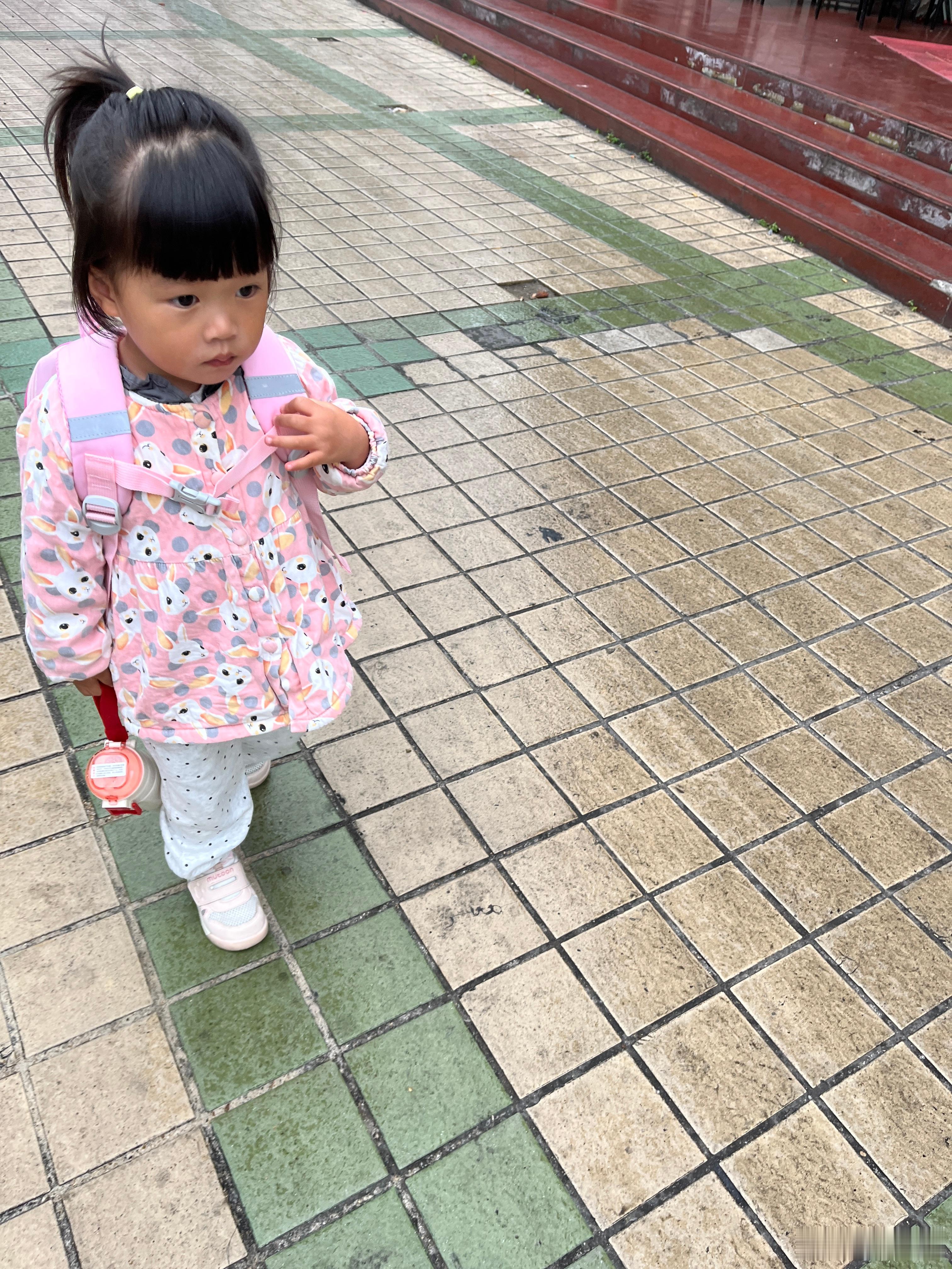 今天早上还起不来，天气更冷，不想起床，加上前晚冷到，老是踢被子，有点流鼻涕，鼻塞