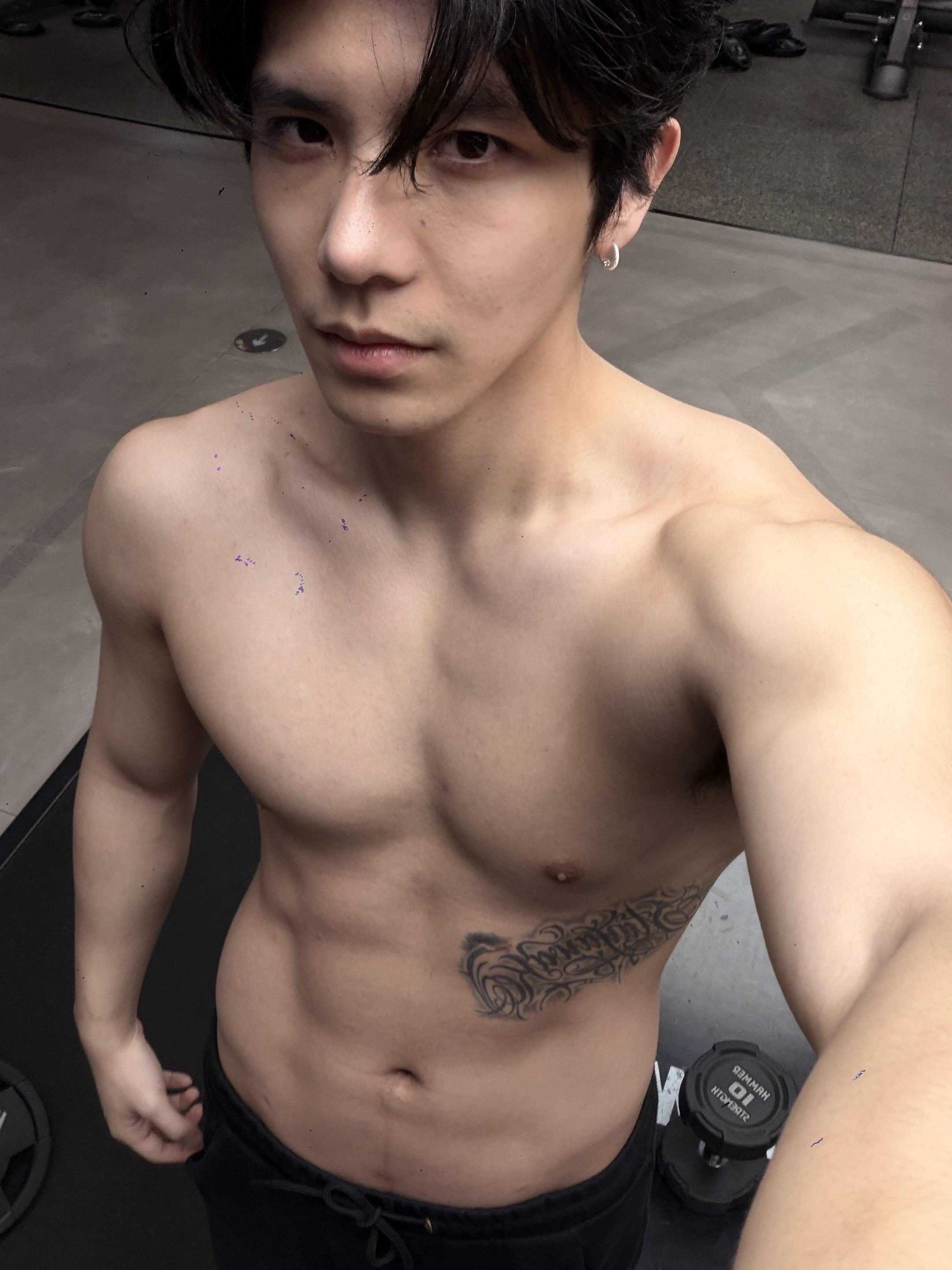 健身房 肌肉型男