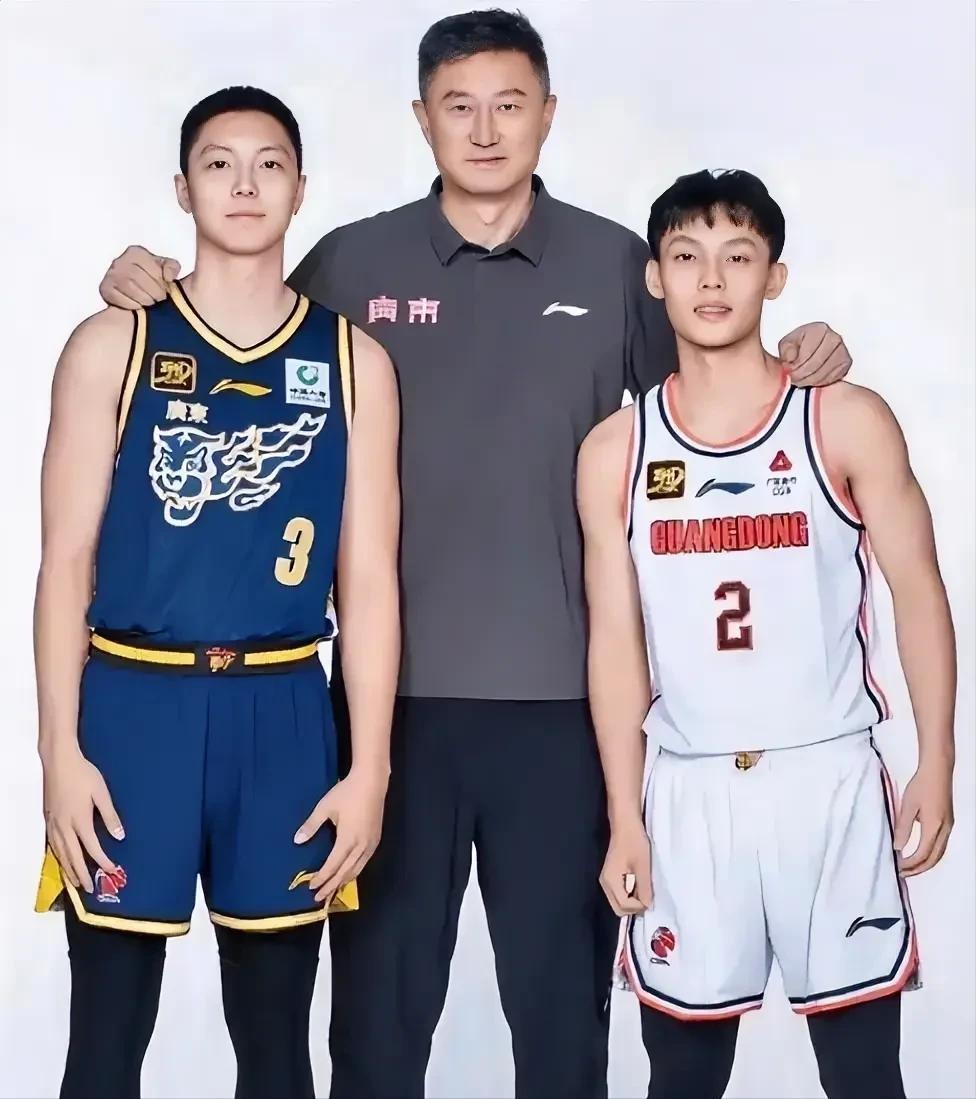 我勒去！杜锋刚走朱芳雨就退二线，徐昕回不来，宏远大外援至今挂零，这休赛期操作真给