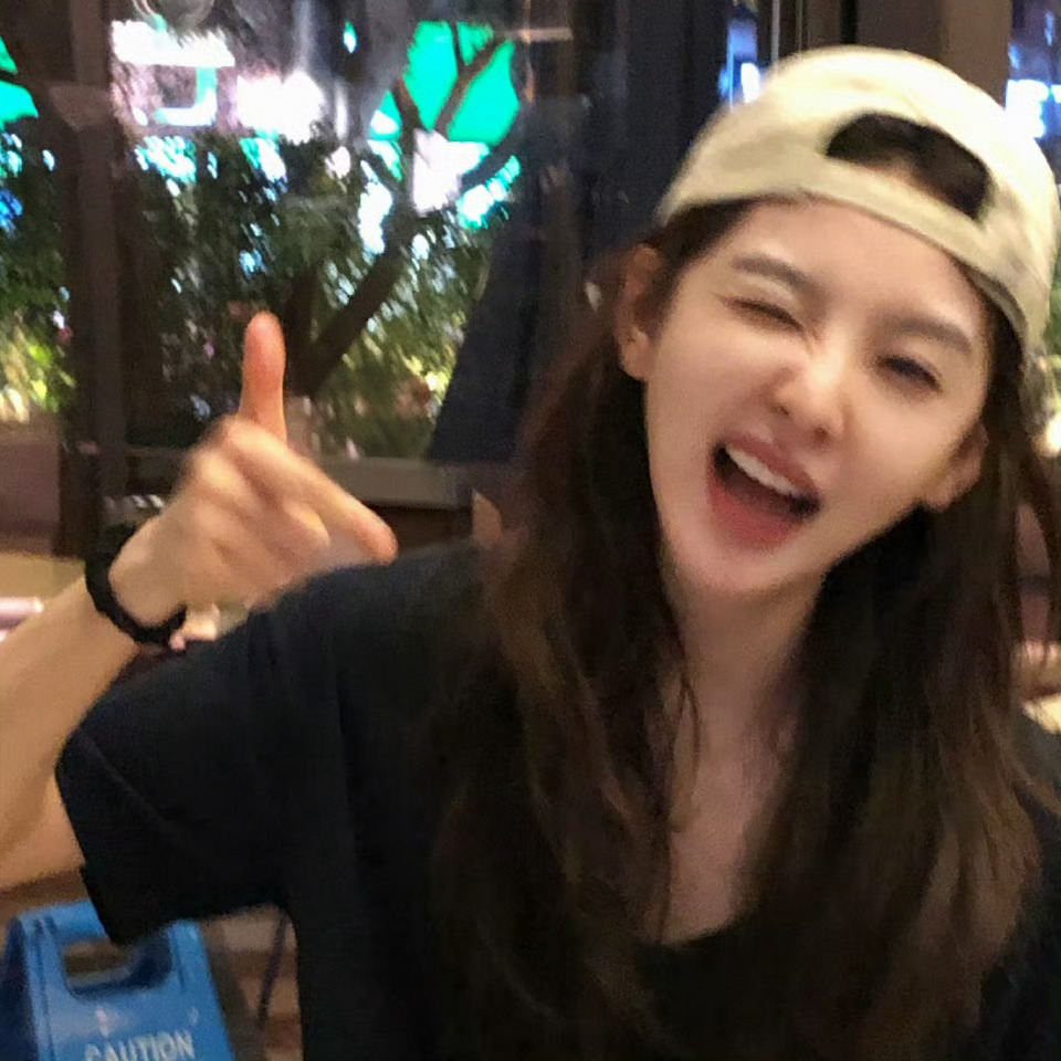 我家爱豆说啥了 这生活就像踩进雪地里一样，难免会深一脚浅一脚的，不过就像你说的，