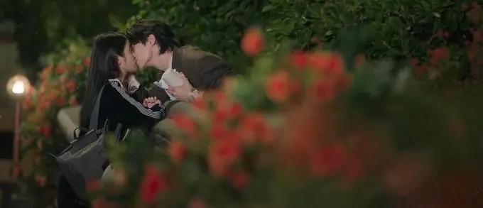 IU侧脸真的好虐啊 