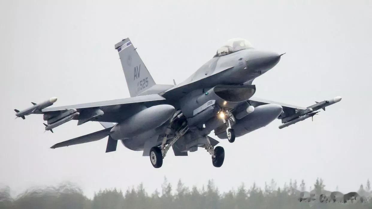 美国宣布几周之内开始训练乌克兰飞行员驾驶F-16战斗机

来源:俄罗斯卫星通讯社