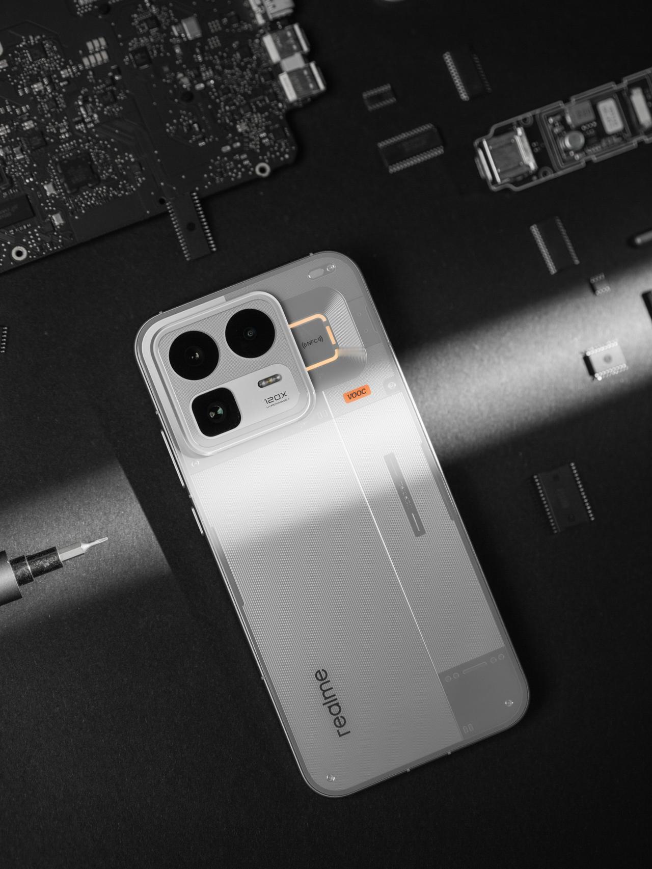 最近2000多预算想换机，推荐一个宝藏选手：真我Neo8 。
今年普遍手机都涨价