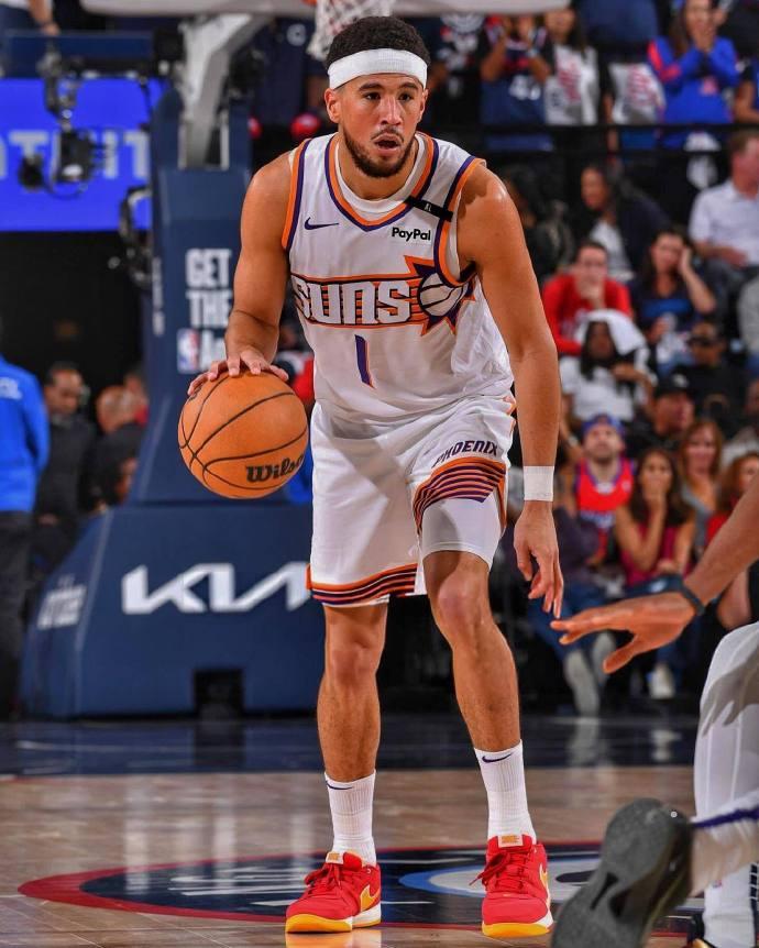 豁出去了！布克赛后怒怼裁判：哪怕被罚钱我也要说出来。太阳再次输给雷霆，总比分0比