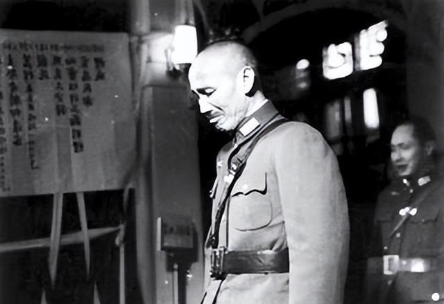 败退到台湾的蒋介石做对了一件事，那就是坚决维护台湾是中国的领土。无论美国如何威吓