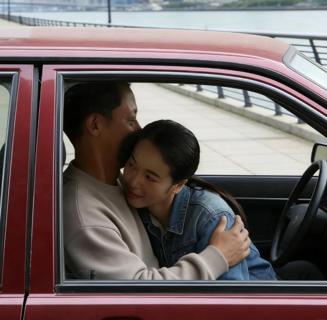 2008年，王志文和左小青吃饭，吃完准备结账，王志文刚把手伸向钱包，左小青赶紧拦