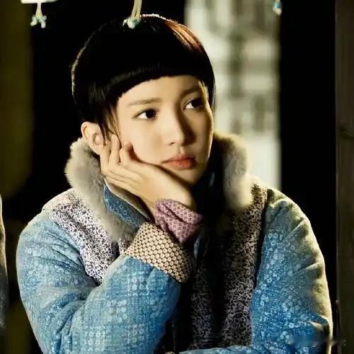 金晨上热搜了！金晨以2015年的《无心法师》里的李月牙彻底火了，那个直率泼辣的“