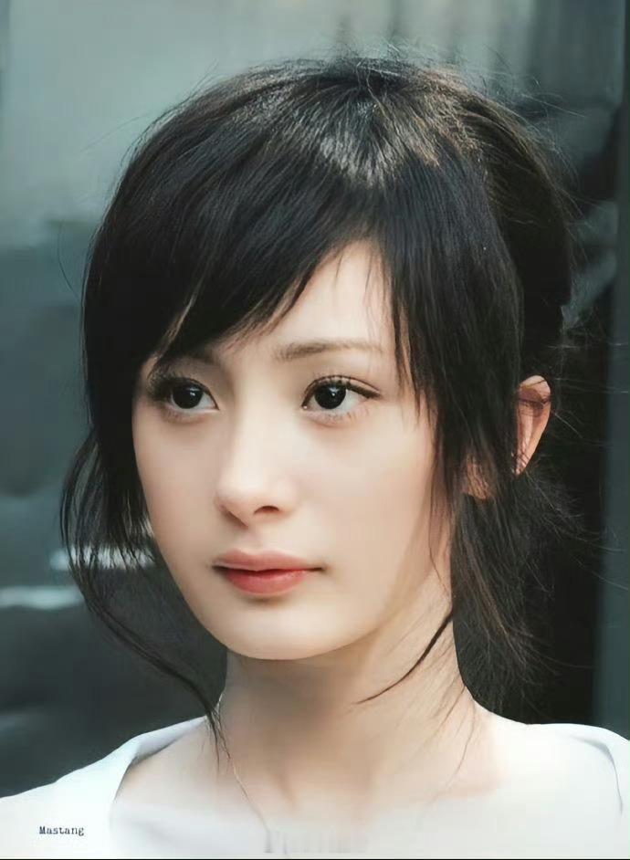 杨幂早期完全是姐幂回顾杨幂长红十几年的顶流🌸生涯，一直走在时尚的前沿，没丑过，