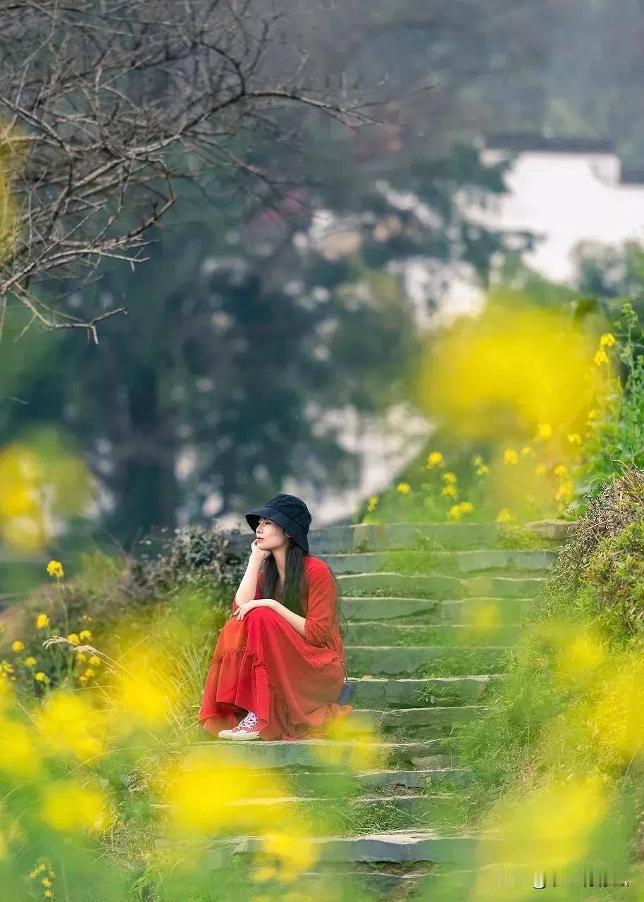#上联：春夏秋冬四季下雨，求下联#
#下联：梅兰竹菊一生飘香。
#恒联：四季恒雅
