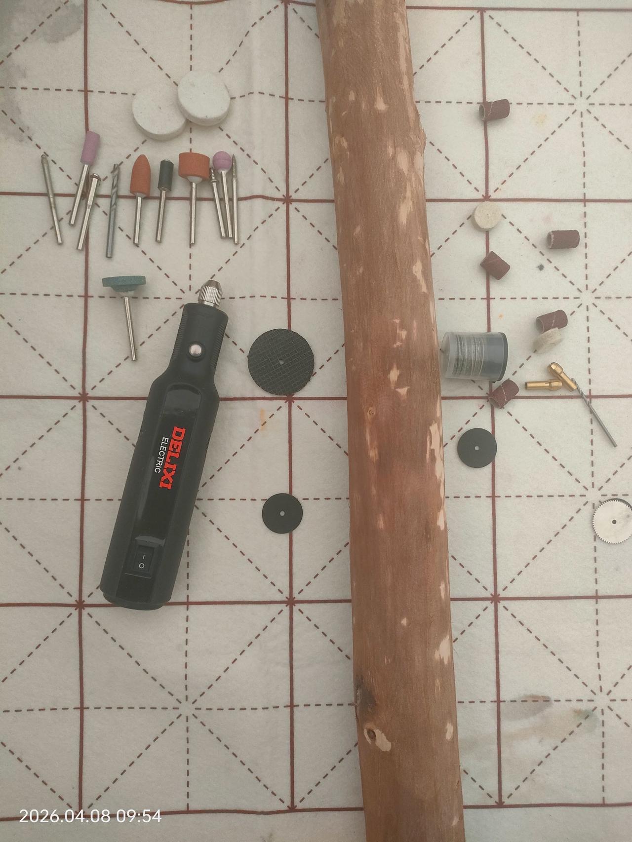 用德力西的器具搞定这个桃木，制作一些物件，封上后，那可是非常厉害的器物，我爱制作