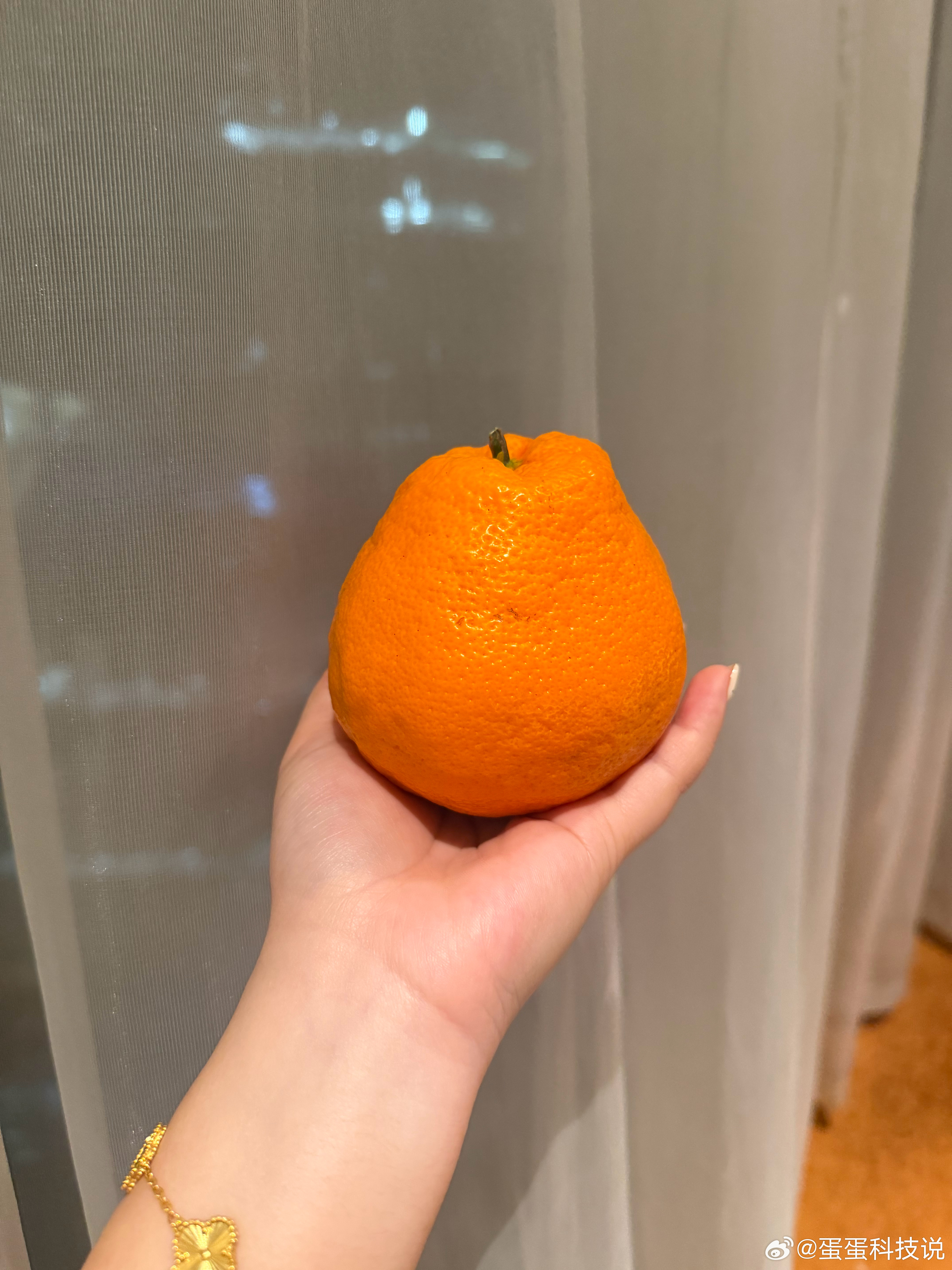 耙耙柑你牛 真的就是不脏手，而且果大汁水多，我可喜欢了！ 