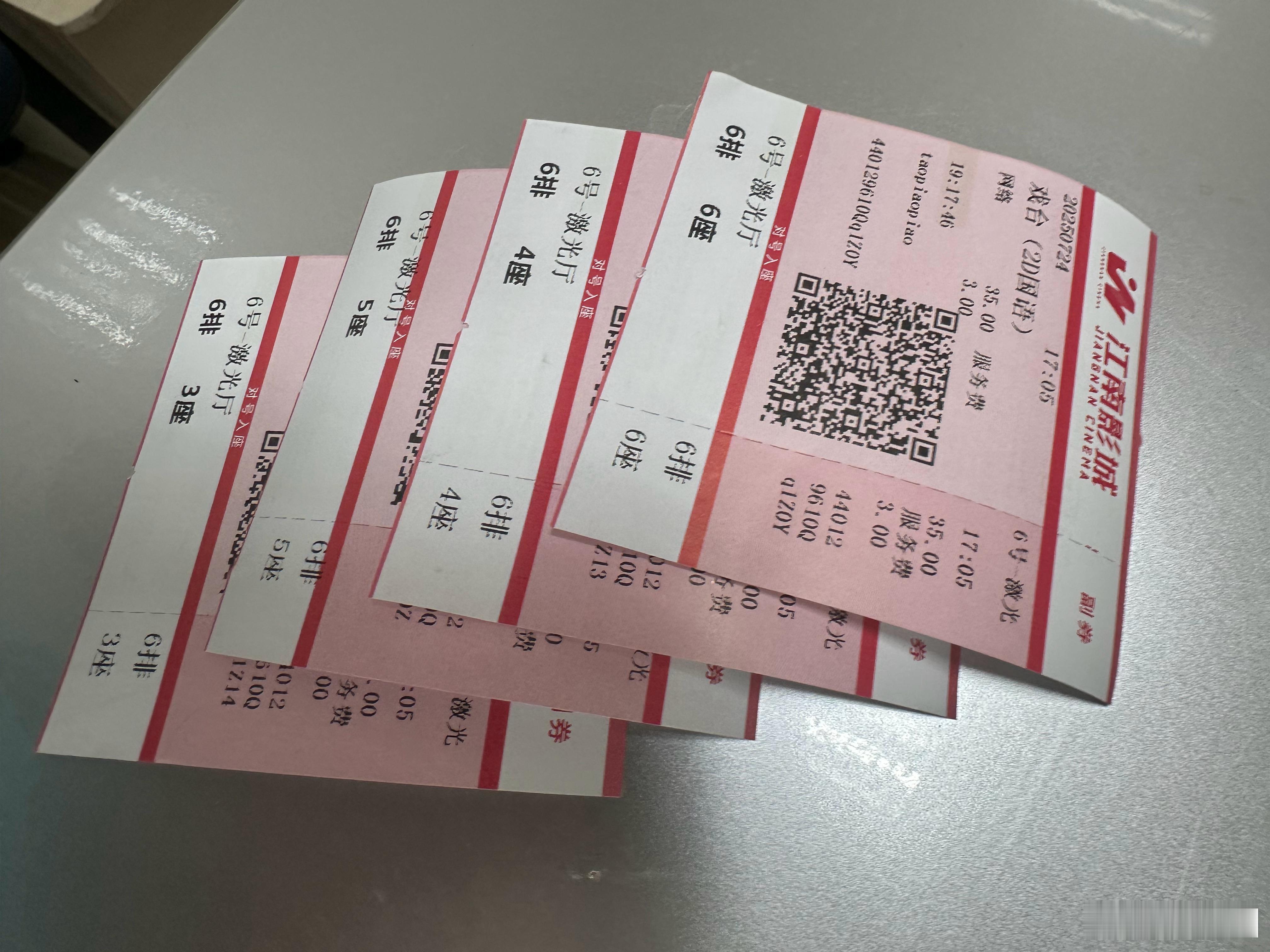 专门和家人去看了陈佩斯的“戏台”，主要是为他那那句＂我是个干净人”，是因为我也是