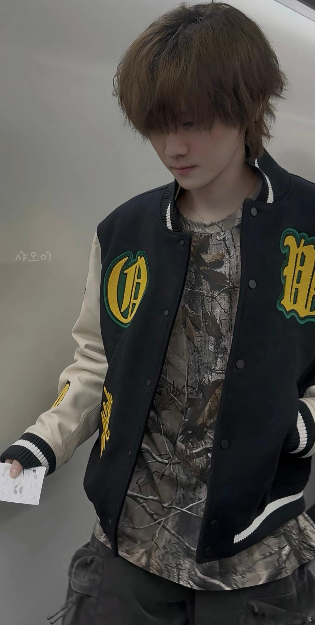 鹿晗小猫脸 不懂就问，是满35减10嘛越长越年轻是怎么做到的 