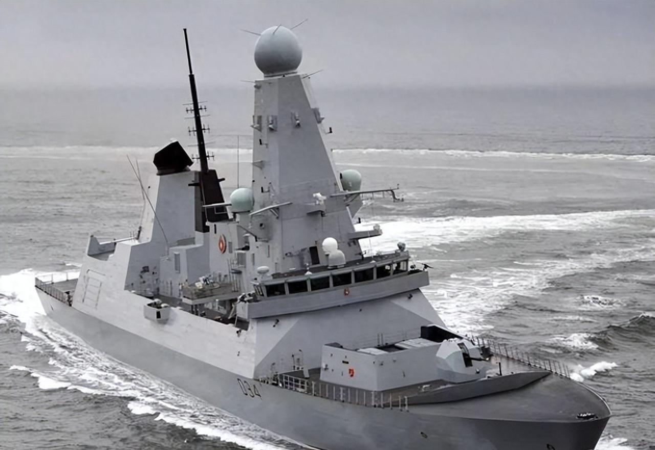 英国最先进的45型驱逐舰又趴窝了，全舰断电，动力归零。几乎是同一时间，武汉那艘不