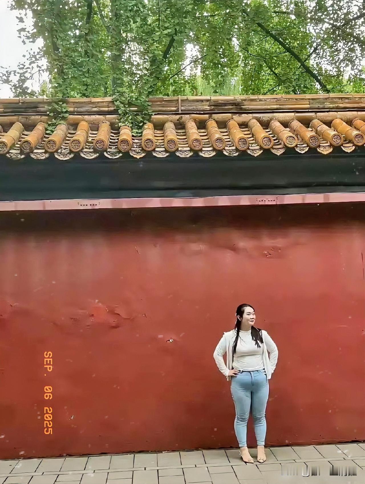 网友:谁都不服！
就服我老公的拍照技术！真的是世上独一无了…… 
哀家：看了这张