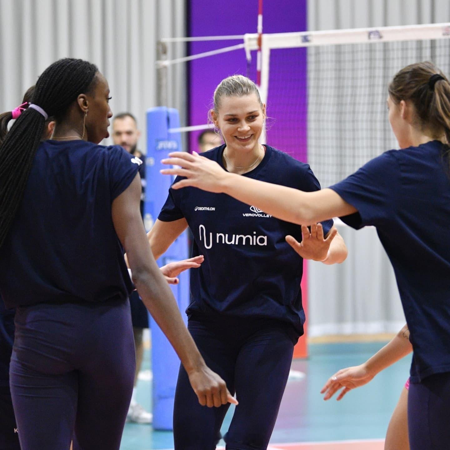 女排[超话]  米兰女排:🌏🏆🇨🇳🏋🏻♀️ 𝐓𝐫𝐚𝐢𝐧𝐢