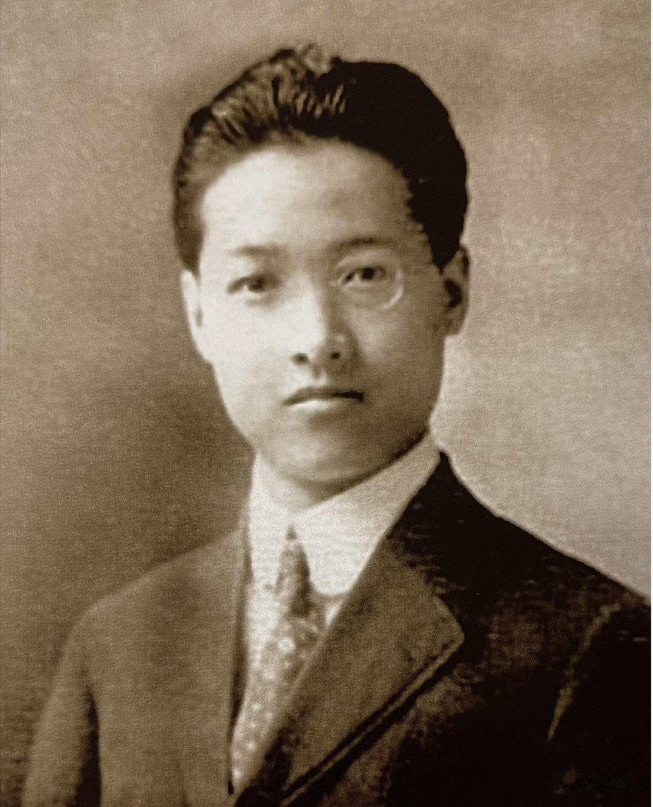 赵元任先生的这张照片在天津博物馆“中华百年看天津”的展厅里能让人眼前一亮。真的是