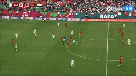 给新球迷科普一下：曼城时期的马球王，平时都表现平平。但是，一到冬季带上手套表现堪