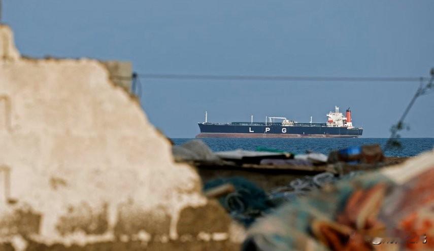 伊朗彻底关闸！霍尔木兹海峡只留“活路”给自家兄弟！

·国际榜，北京时间2026