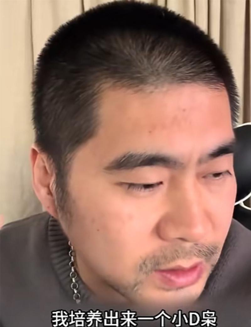 美国移民中介 “胡子哥” 终究亲手实现了他的 “美国梦”：13 岁的儿子在美国沾