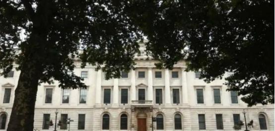 中国外交部发言人林剑表明，如果英国政府不批准中国在英国新建大使馆，中国将坚决维护