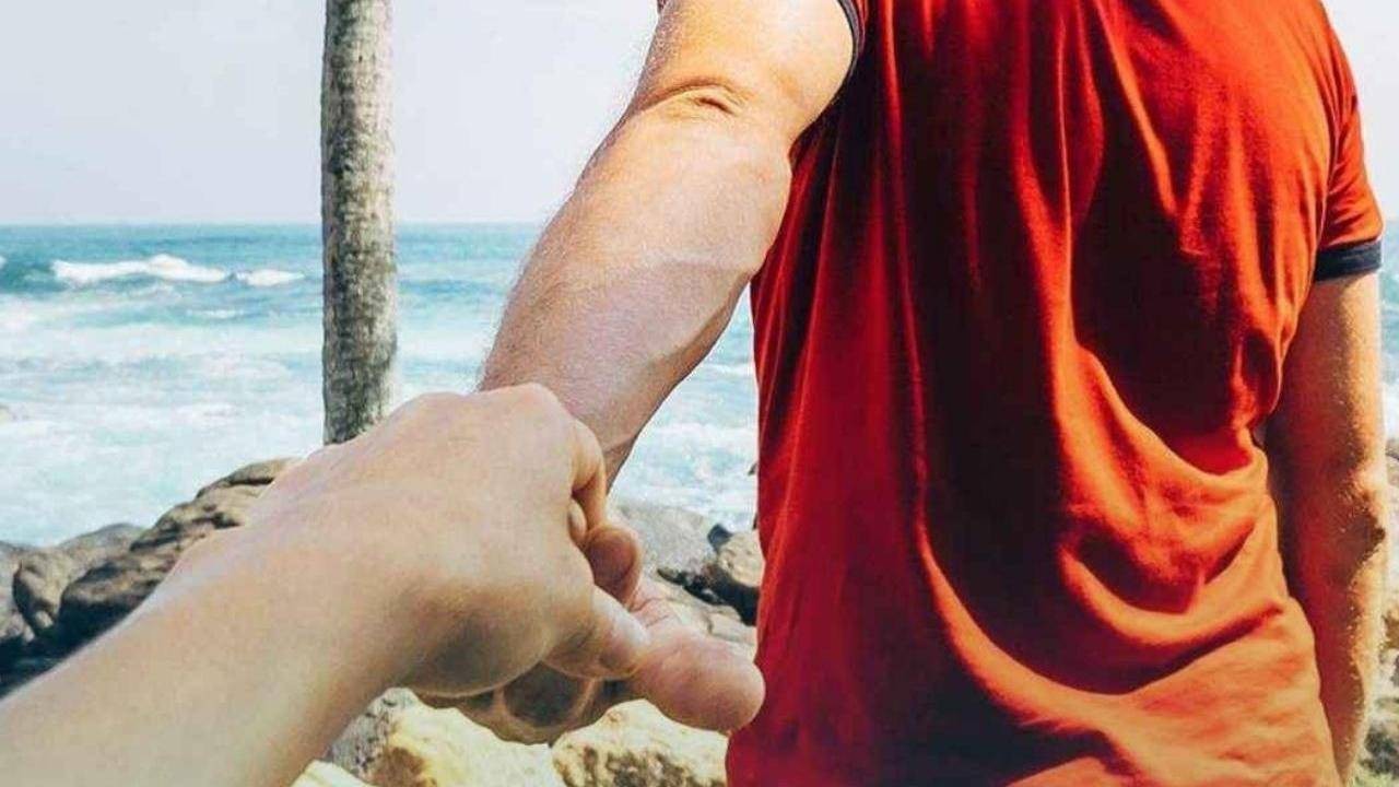二婚老伴去世，继子把我从家里赶了出来，我只能回到儿子家里，儿媳妇却说:“你伺候了
