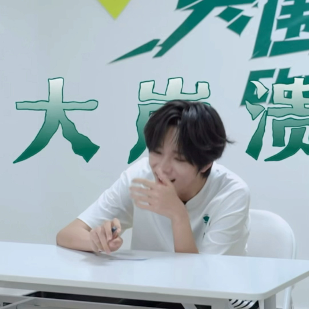 两人就这样哐哐哐 