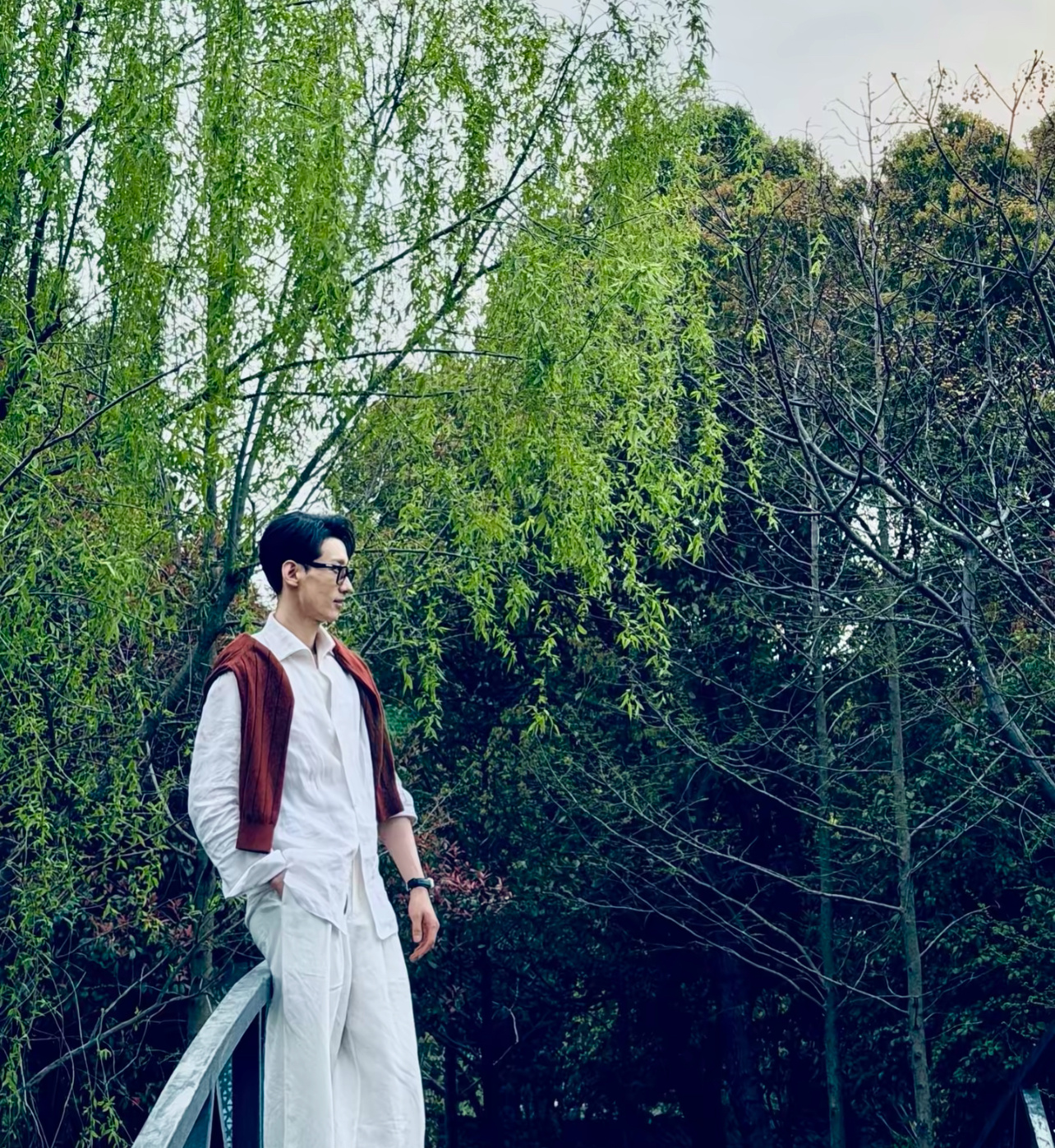 恋综男嘉宾一张脸撞四位男星这张真的很有明星范，南洋旧梦的感觉，好磕董卓然和陈丹琪