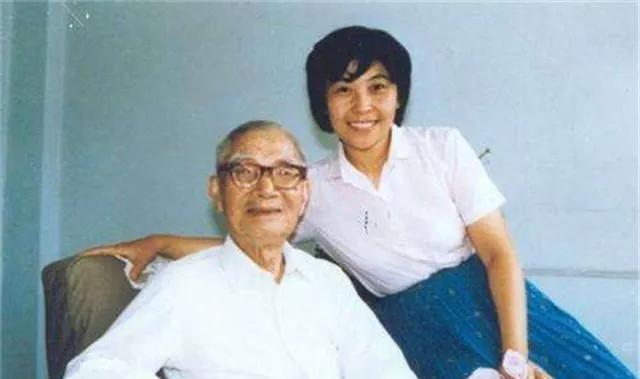 1967年，妻子刚去世，快80岁的茅以升就和6个孩子商议，想要续娶，当他说出女人