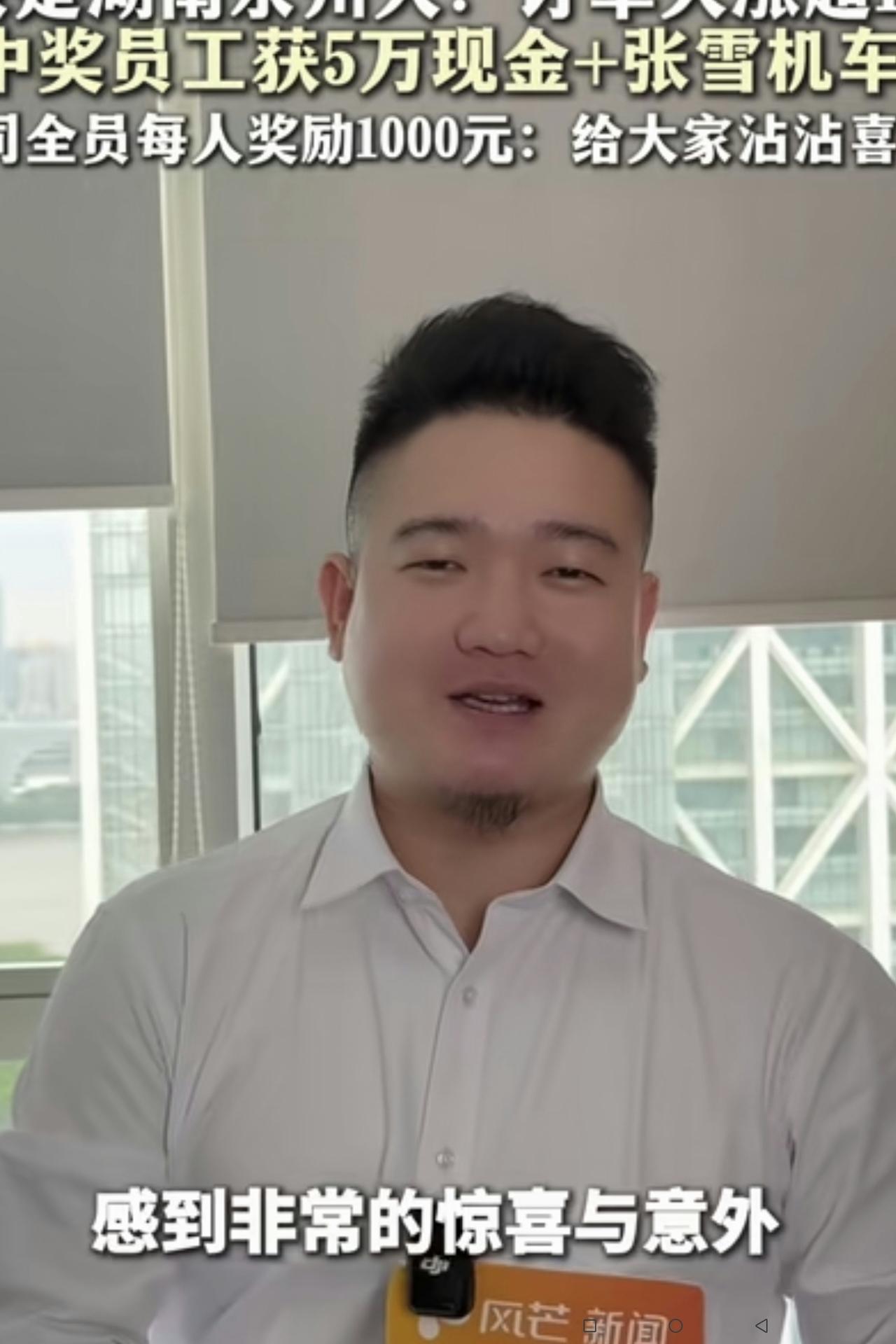 一看这个网名叫“敌敌畏”的帅哥就是有福相的人！
这不，前十来天，“张雪机车”82