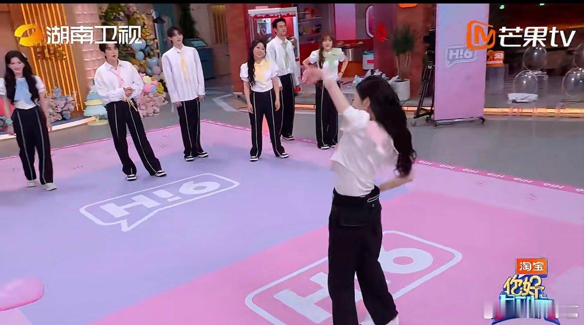 景甜这几步跳我心坎上了景甜跳舞就这样撩人心弦景甜跳舞又柔又撩，每一个动作都恰到好