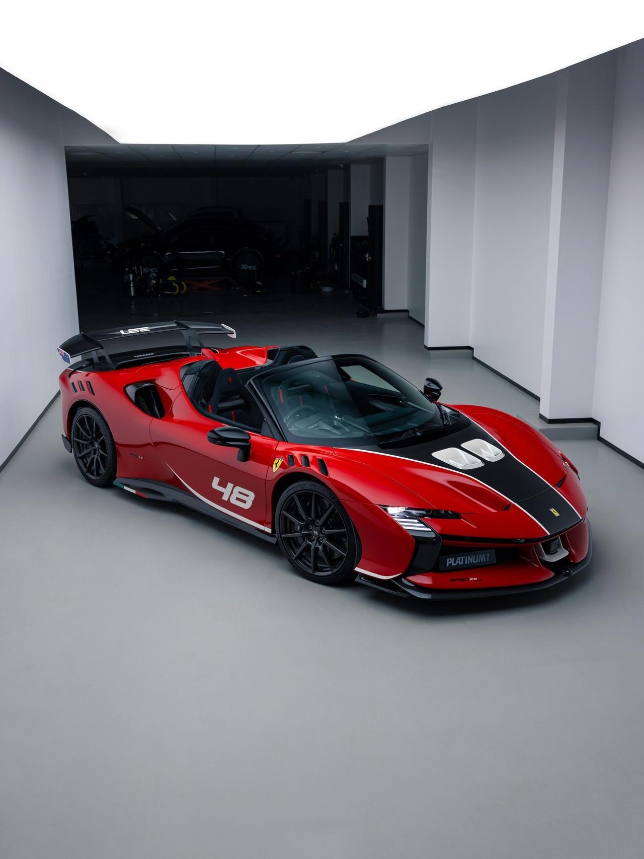 法拉利的首款合法道路行驶xx车型。

灵感来源于FXXK EVO 219729