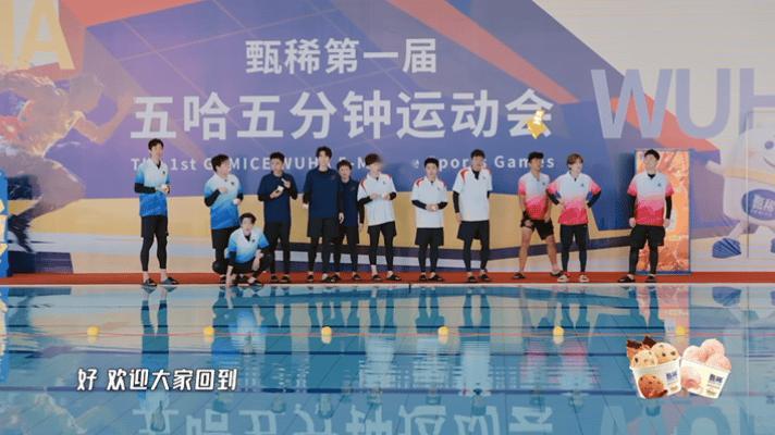 邓超推鹿晗下水鹿晗被邓超推下水 超哥下手又快又准，鹿晗还在岸上站着呢，下一秒就在