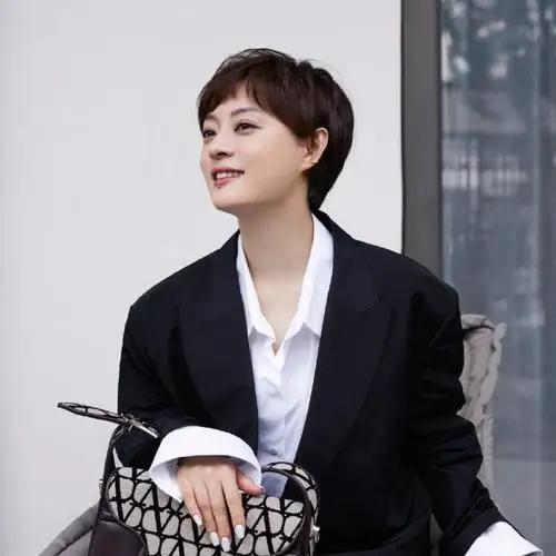 演员孙俪说：“在拍《甄嬛传》时，有一场戏我至今记忆犹新，就是我怀着孕，然后跑去皇