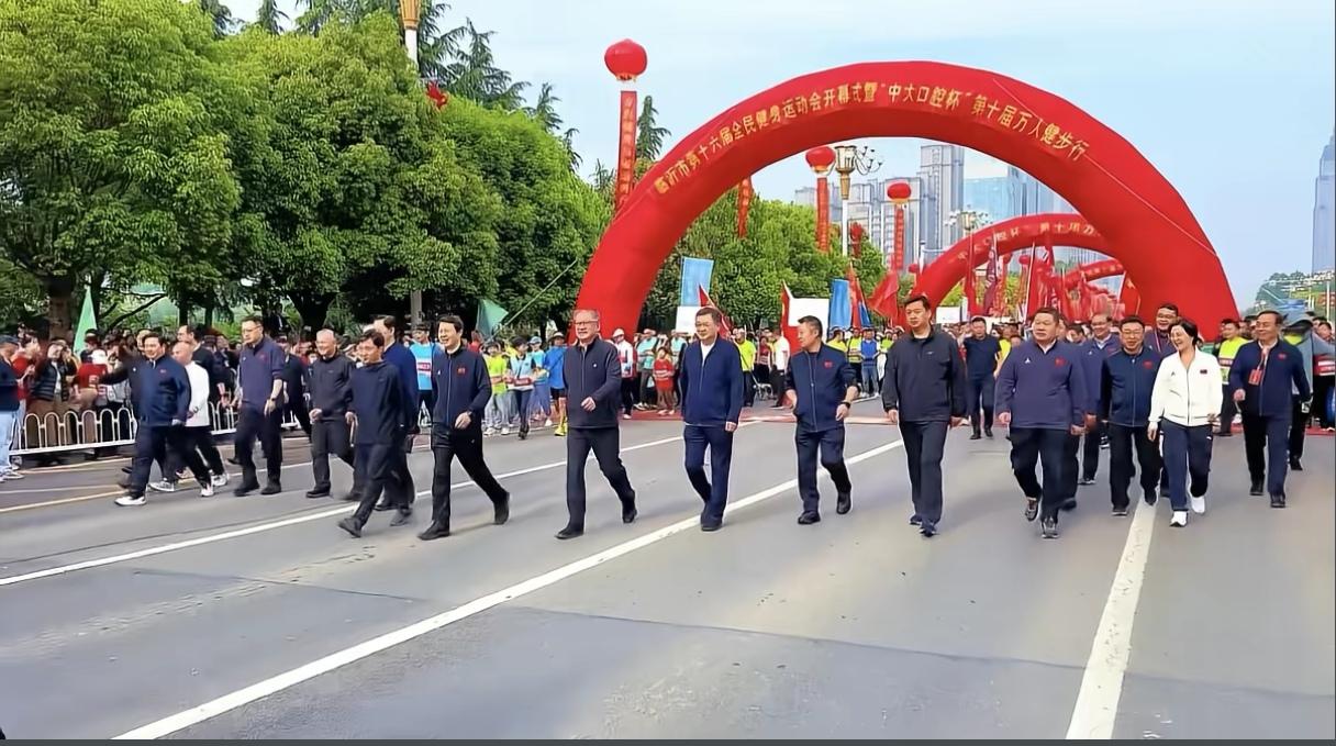 临沂市2026年全民健身运动会开幕，12000名群众参加了健步行活动。
活动非常
