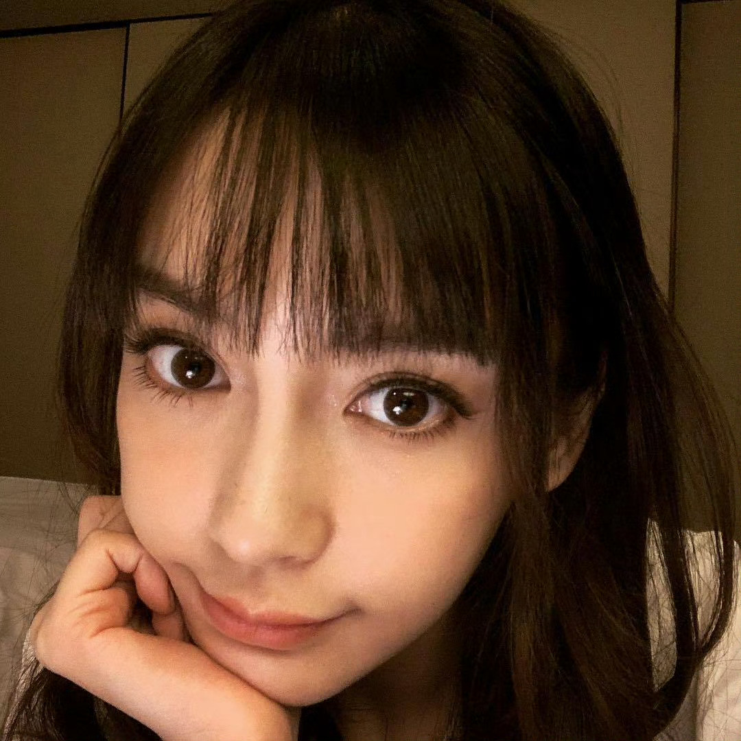 angelababyangelababy “春日繁花满枝头，你的温柔比花海更让我