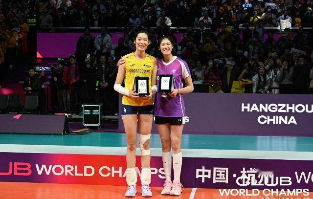 朱婷最终梦想是身披中国球衣站在场上   台前幕后，朱婷和李莹盈都互动拥抱了 