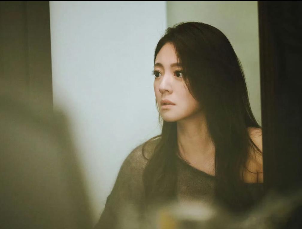 安以轩和陈荣炼永远不会离婚了， 不是因为她的一双儿女，也不是因为太多财产绑在一起