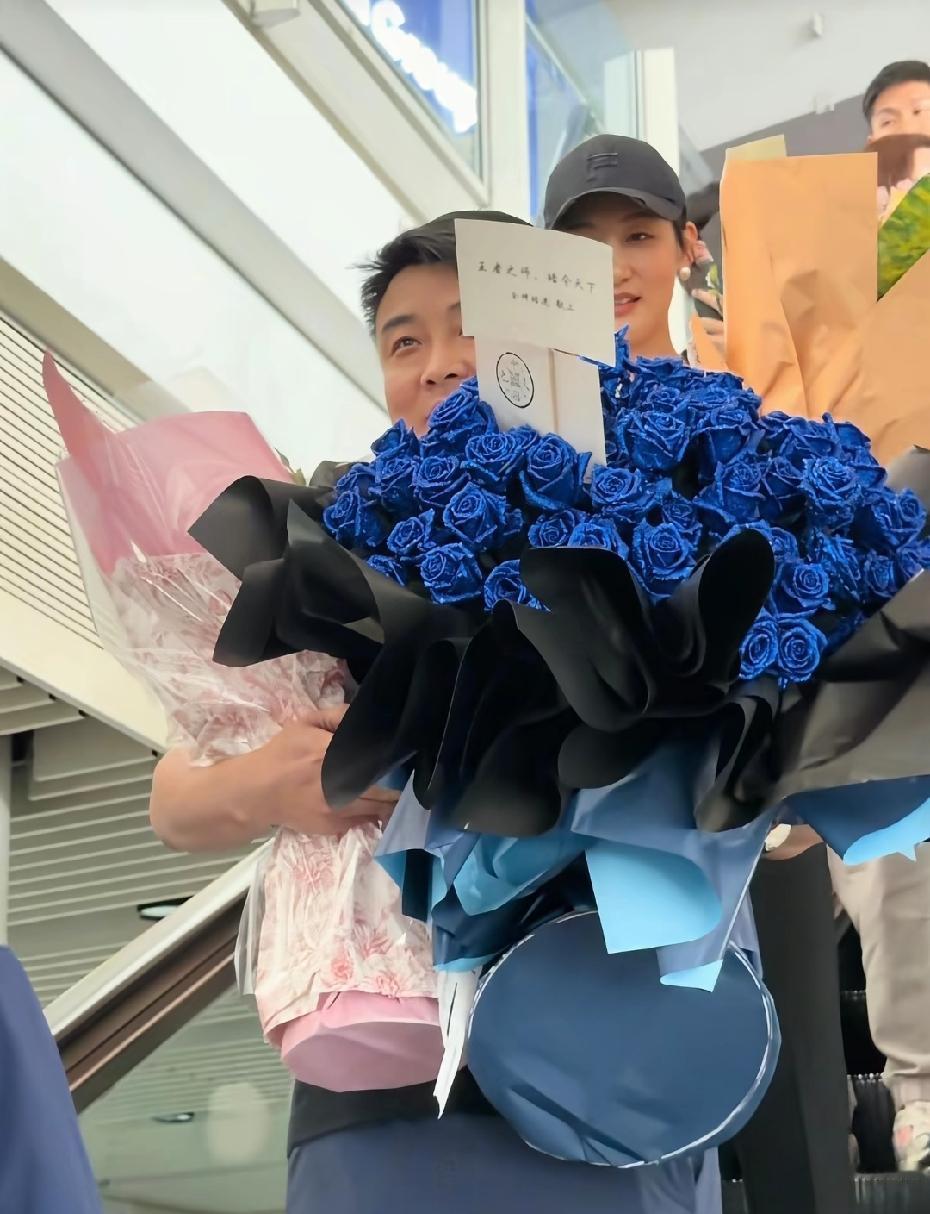 白告的球迷是真的幸福呀，他不打球了，做教练一样能在赛场见到皓哥。坦率说，那时我没