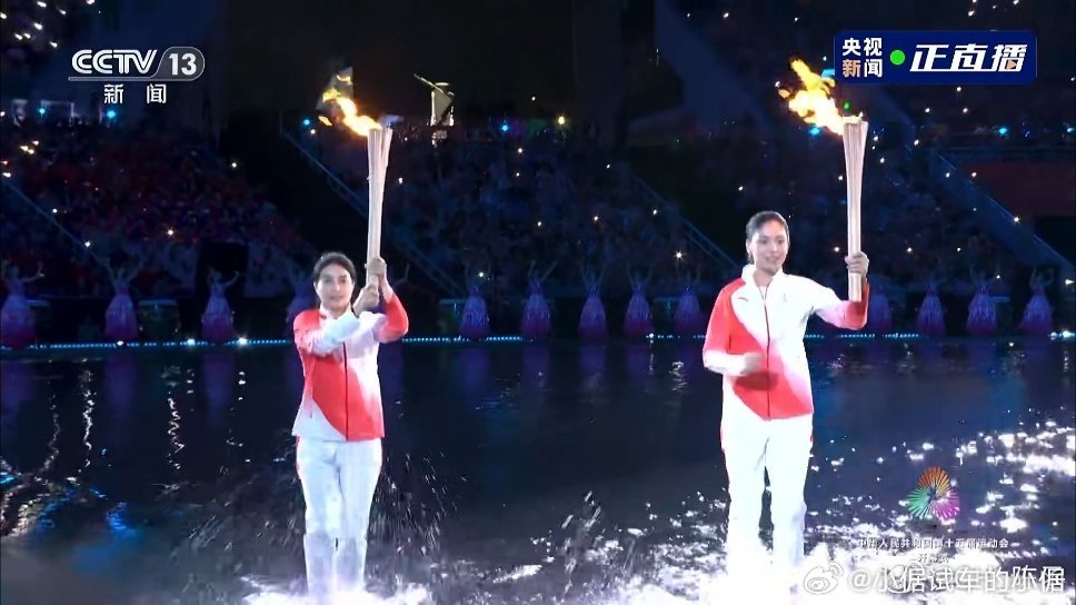 今晚开幕式看到了陈若琳，看到王欣瑜跟郭晶晶传递火炬，最后又见到苏炳添，开心。广州