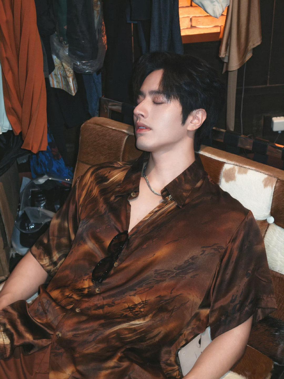 罗正演过的角色罗正主演电视剧罗正演过多少男主剧高产拍戏积攒了大量路人盘，只是缺少