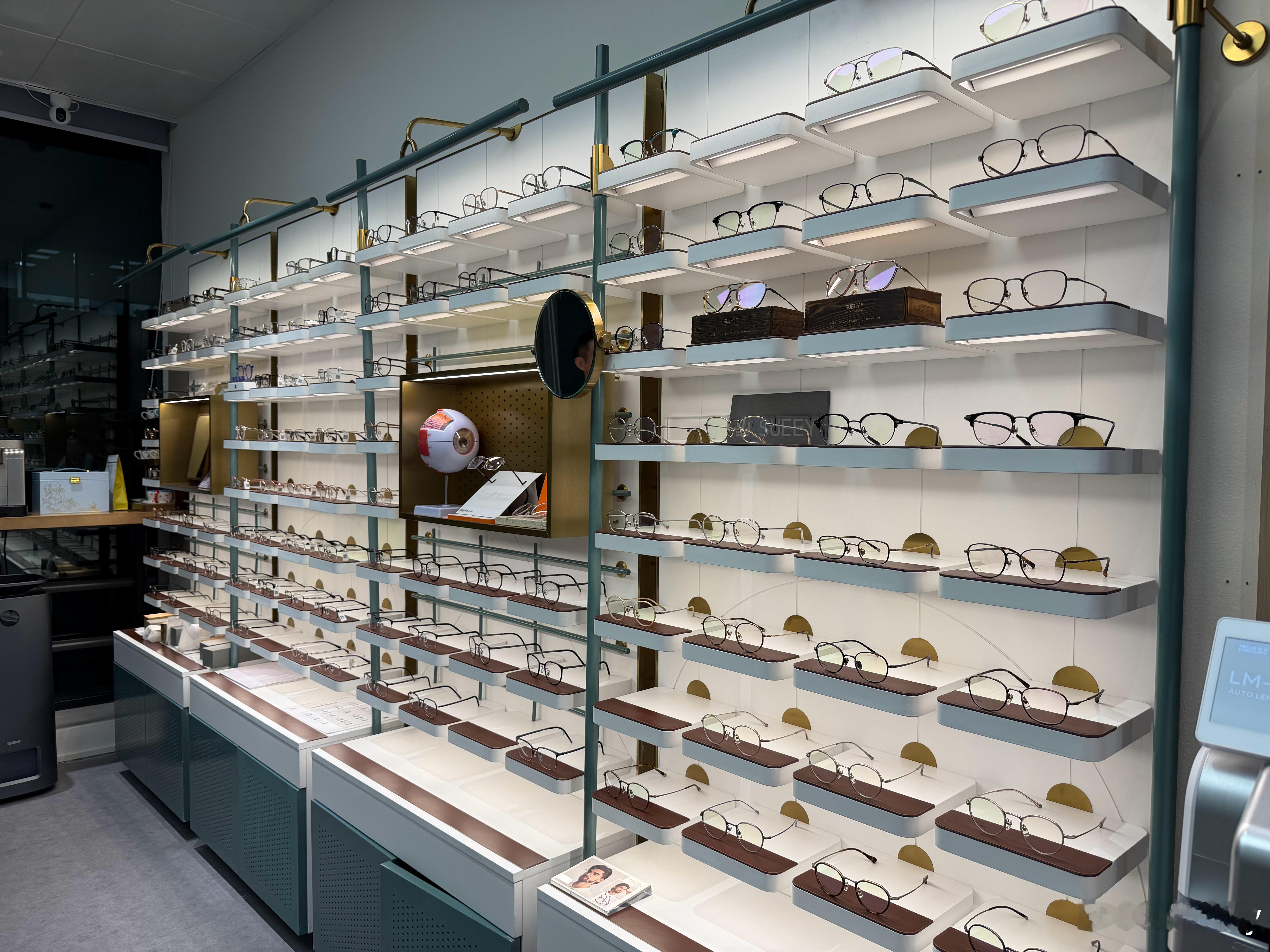 来 这里配眼镜了亲妈级体验款式也好看没忍住一口气采购了八副眼镜祝 早日上市以后见